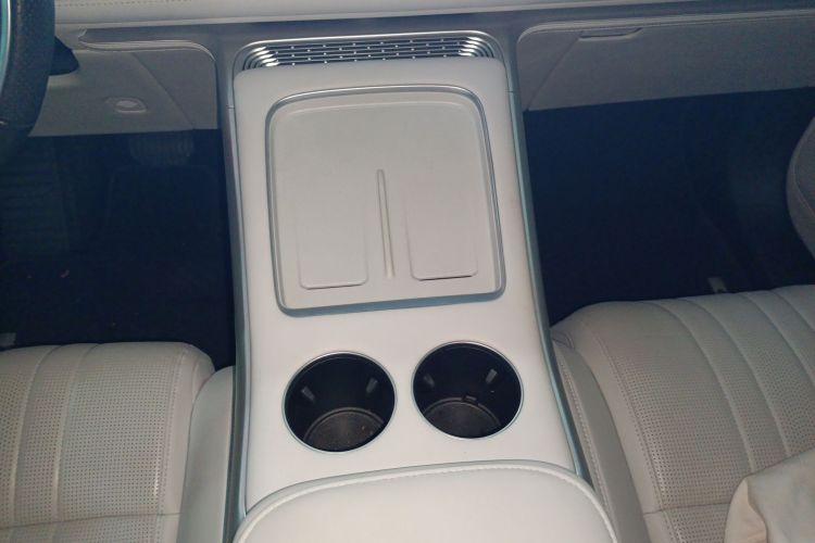 Xpeng G9 2023 #14 Xpeng G9 2023 car image #14