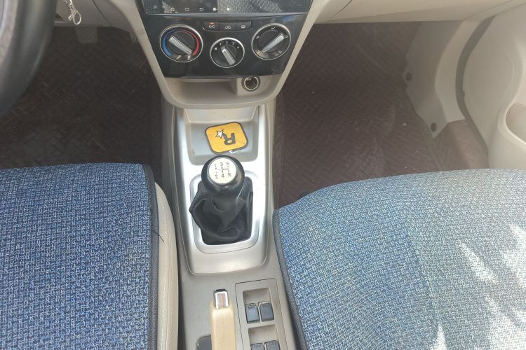 Changan Alsvin V3 2016 صورة سيارة #14