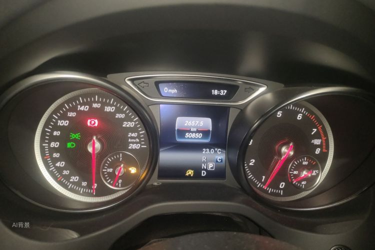 Mercedes-Benz GLA Class 2017 immagine di auto #14