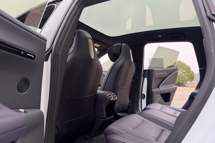 Avatr 07 2025 immagine di auto #14