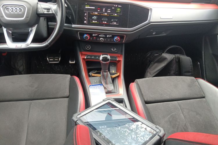 Audi Q3 2021 صورة سيارة #14