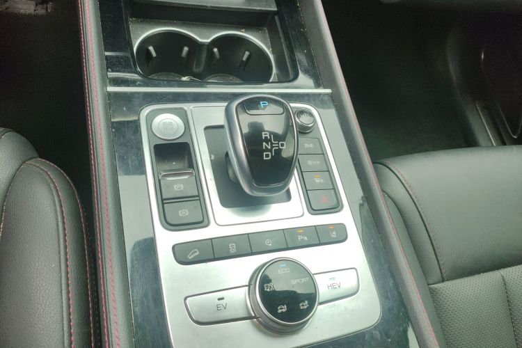 BYD Tang New Energy 2018 #14 BYD Tang New Energy 2018 car image #14