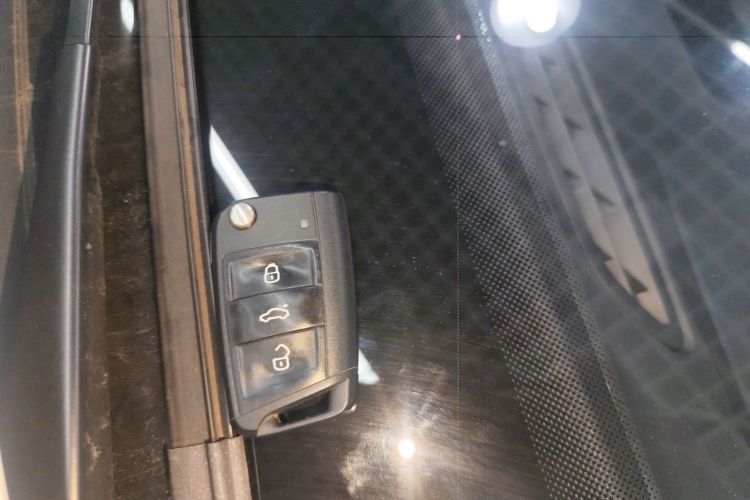 VS5 2019 car image #14