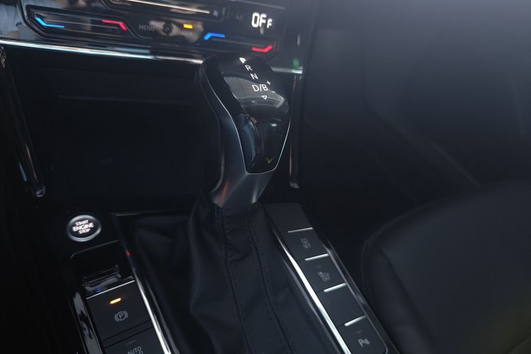 Volkswagen Passat New Energy 2020 #14 Volkswagen Passat New Energy 2020 car image #14