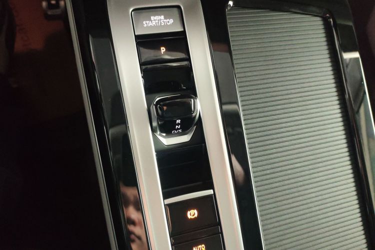 Volkswagen Tavendor 2023 car image #14