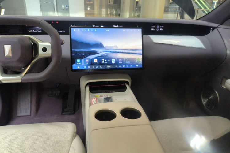 Avatr 06 2025 car image #14