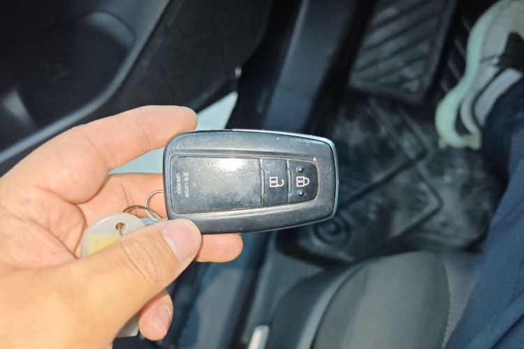 Toyota RAV4 2023 #14 Toyota RAV4 2023 car image #14