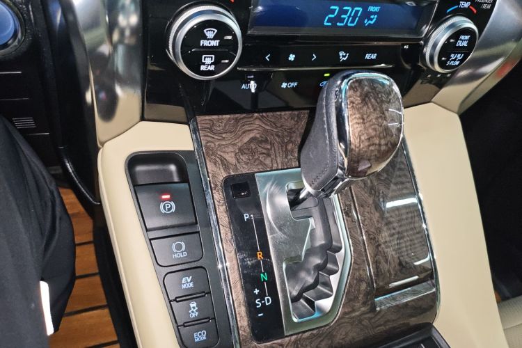 Toyota Alphard 2019 immagine di auto #14