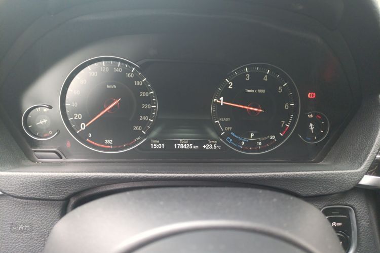 BMW 3 Series 2018 car image #14