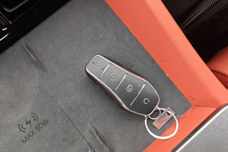 BYD Tang L 2025 immagine di auto #14