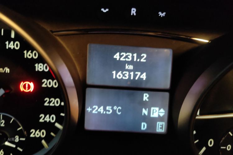 Mercedes-Benz R Class 2012 immagine di auto #14