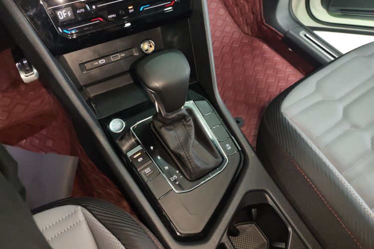 Volkswagen Tiguan X 2023 immagine di auto #14