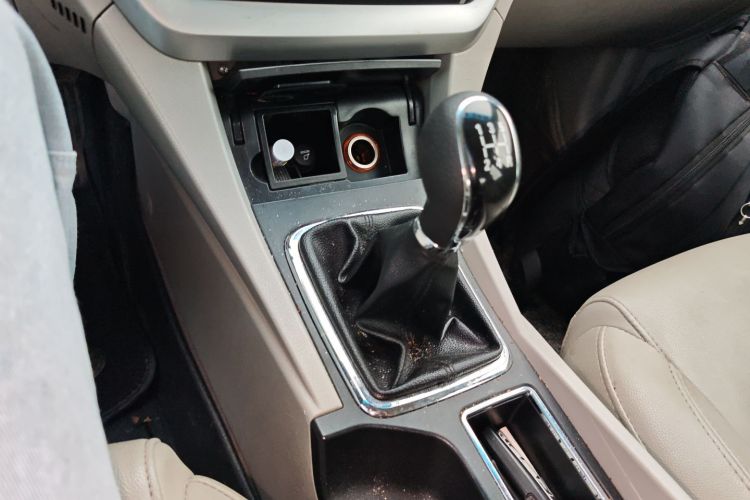 GEELY Emgrand 2016 car image #14
