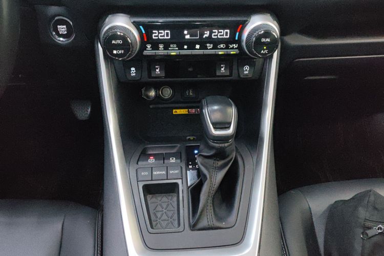 Toyota RAV4 2024 car image #14