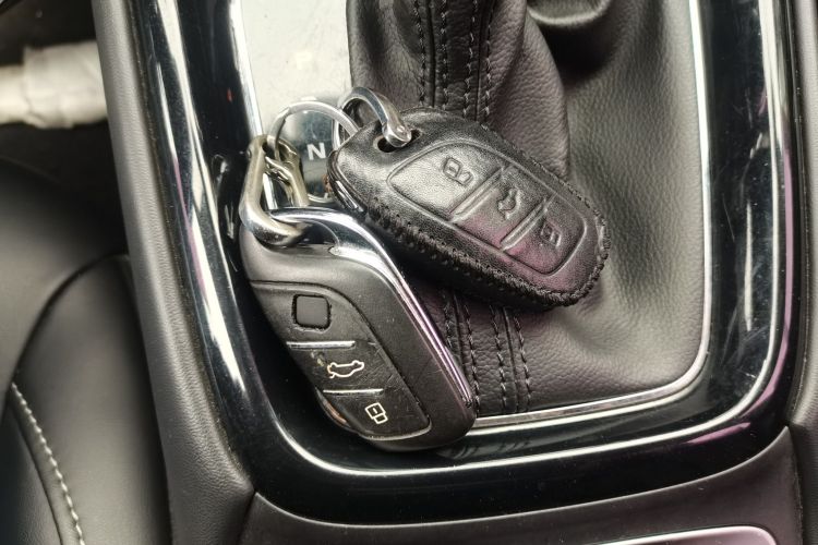 Roewe i5 2018 car image #14