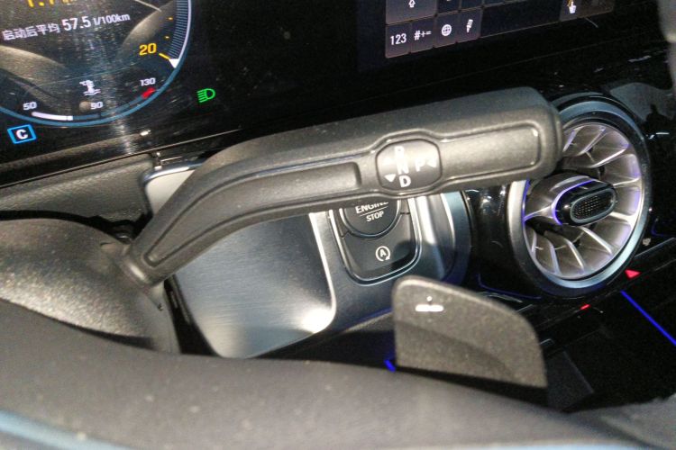 Mercedes-Benz GLB Class 2023 car image #14