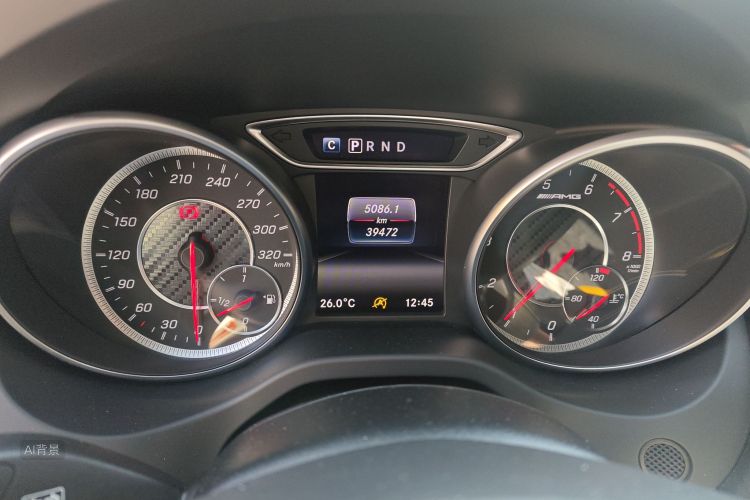 Mercedes-Benz GLA AMG 2018 immagine di auto #14