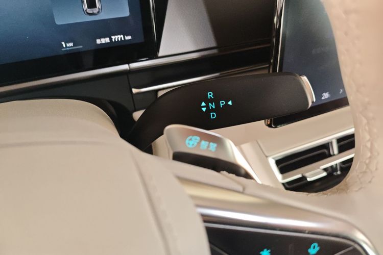 BYD Tang L 2025 immagine di auto #14