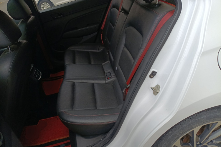 Hyundai Elantra AD 2020 immagine di auto #14