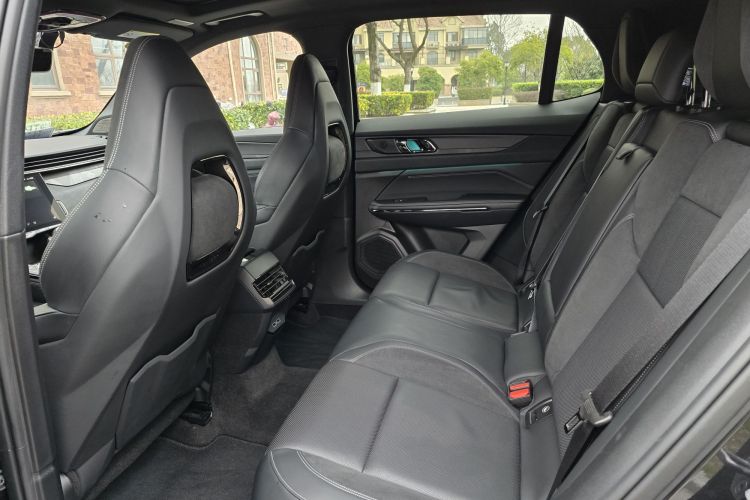 Lynk & Co 01 EM-P 2022 car image #14