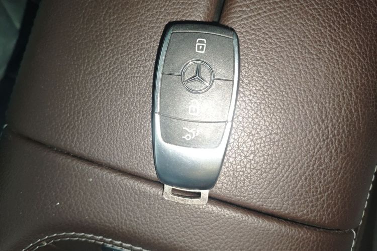 Mercedes-Benz GLE Class 2022 car image #14