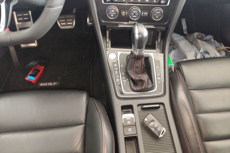 Volkswagen GolfGTI 2017 immagine di auto #14