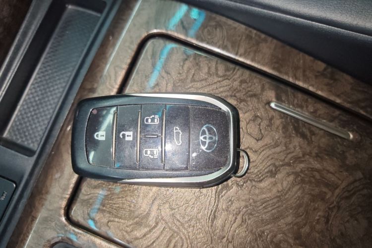 Toyota Alphard 2022 car image #14