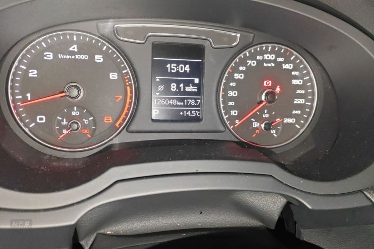 Audi Q3 2018 car image #14