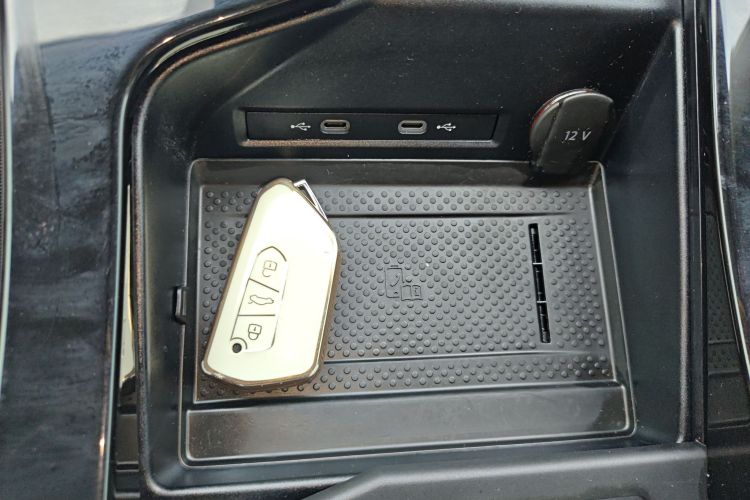 Volkswagen Tavendor 2024 car image #14