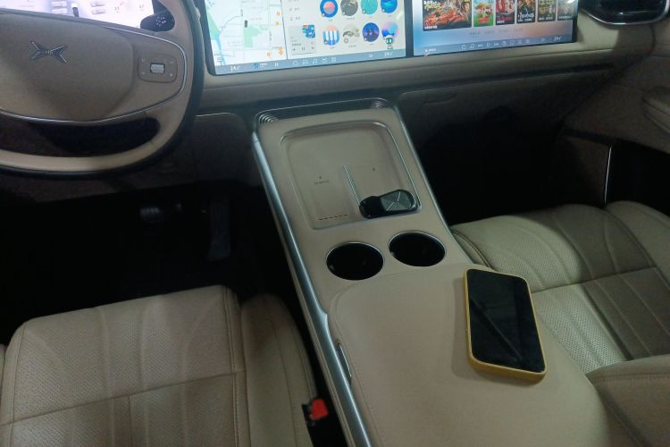 Xpeng G9 2025 car image #14