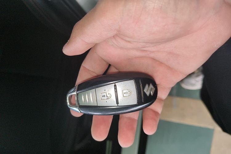 Suzuki S-Cross 2015 صورة سيارة #14