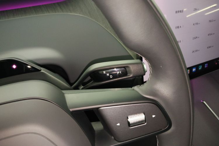 MI YU7 2025 immagine di auto #14