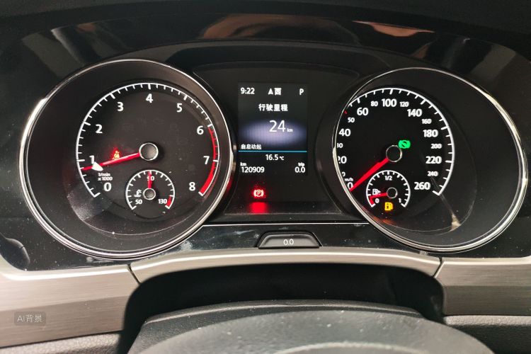 Volkswagen Touran 2018 car image #14