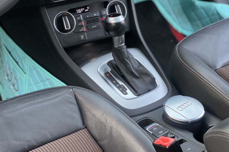 Audi Q3 2017 car image #14
