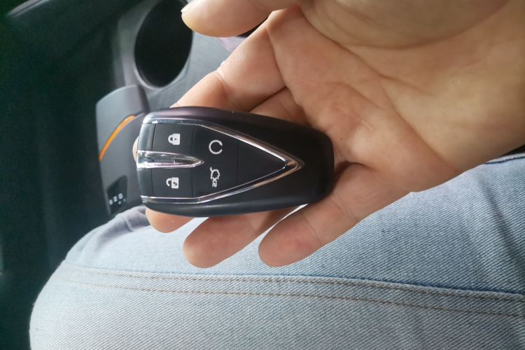 Changan UNI-V 2023 изображение автомобиля #14