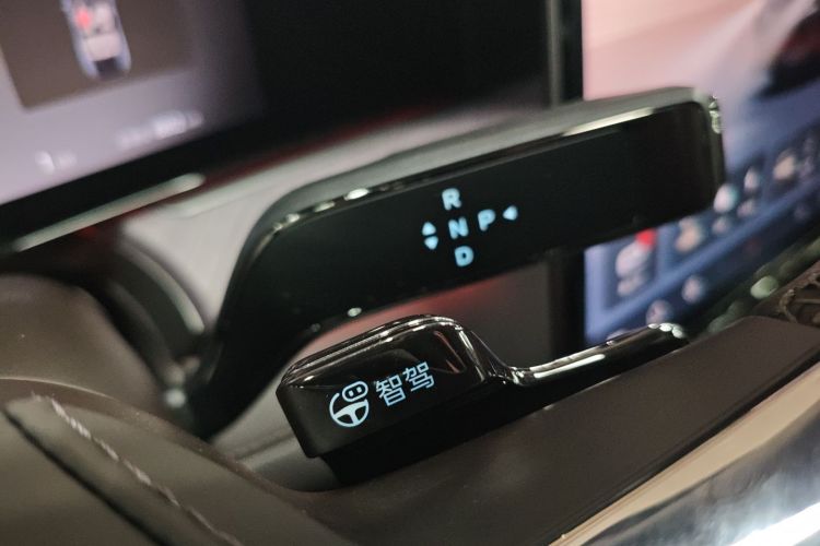 Denza Z9 2024 صورة سيارة #14