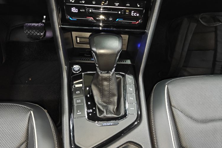 Volkswagen Tiguan L New Energy 2021 immagine di auto #14