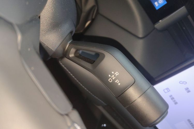 Lynk & Co 900 2025 car image #14