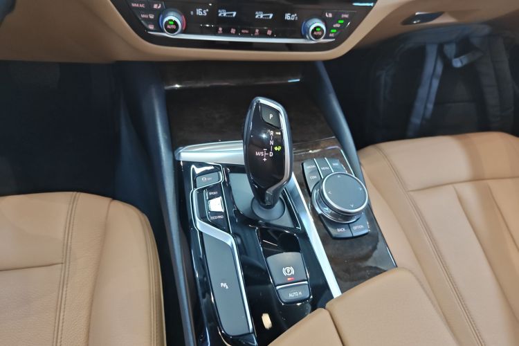 BMW 5 Series 2017 #14 BMW 5 Series 2017 car image #14