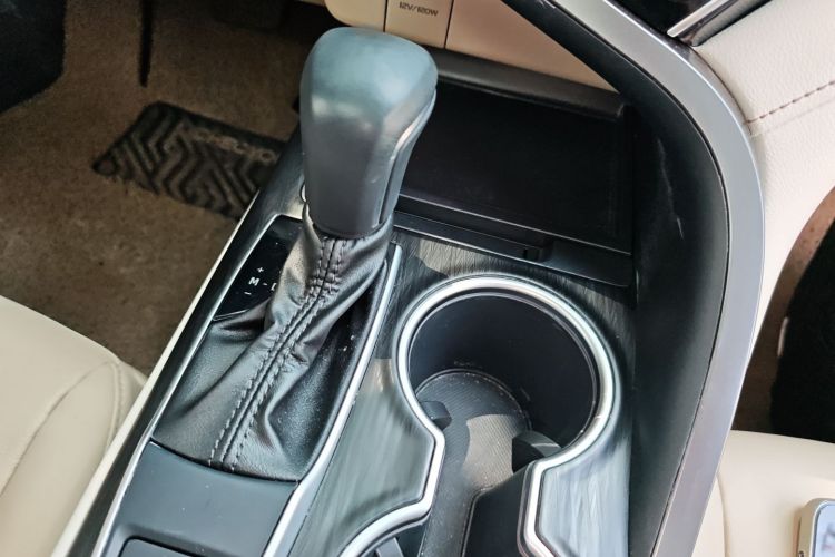 Toyota Camry 2023 immagine di auto #14