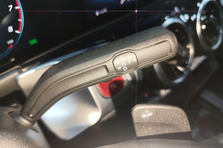 Mercedes-Benz GLB Class 2023 car image #14