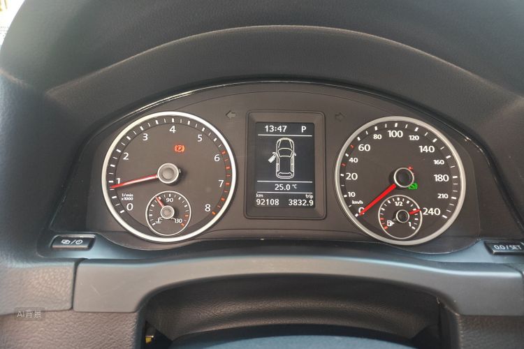 Volkswagen Tiguan 2015 car image #14