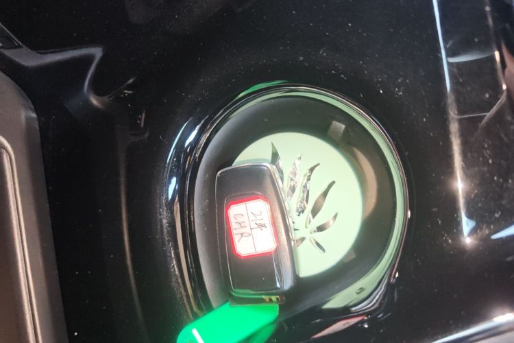 Toyota C-HR 2021 car image #14