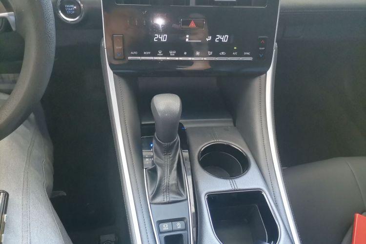 Toyota Avalon 2022 car image #14