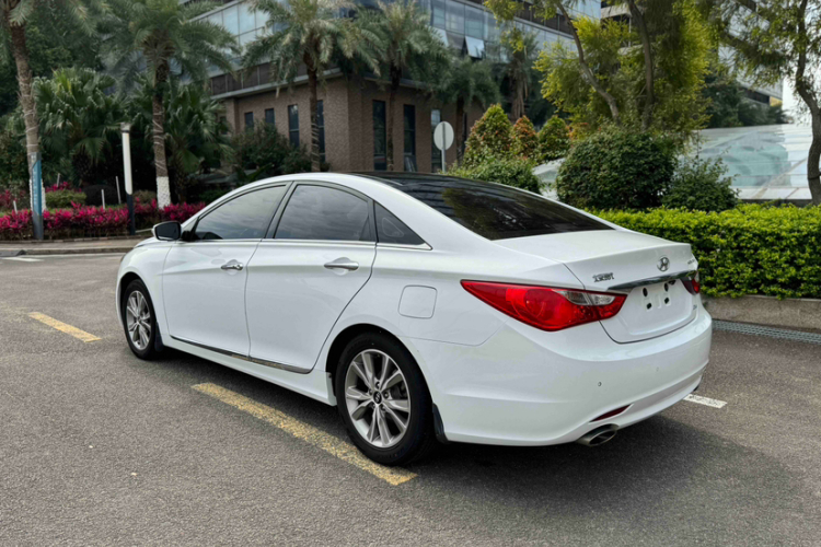 Hyundai Sonata 2015 car image #14