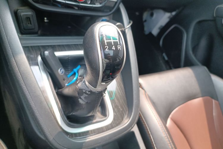 SWM X7 2020 car image #14