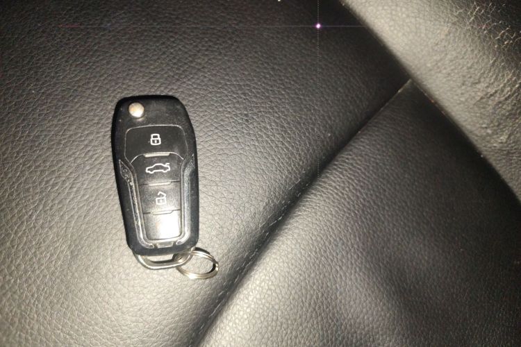 Hyundai Reina 2016 car image #14