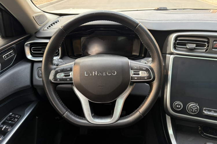 Lynk & Co 01 EM-P 2018 car image #14
