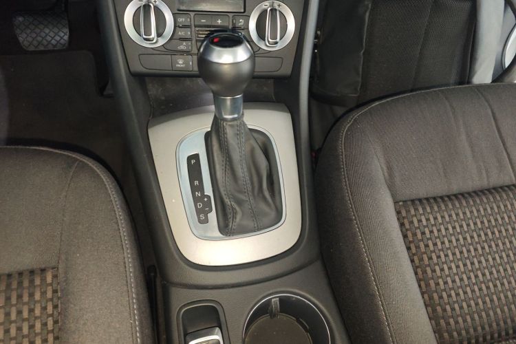 Audi Q3 2016 car image #14