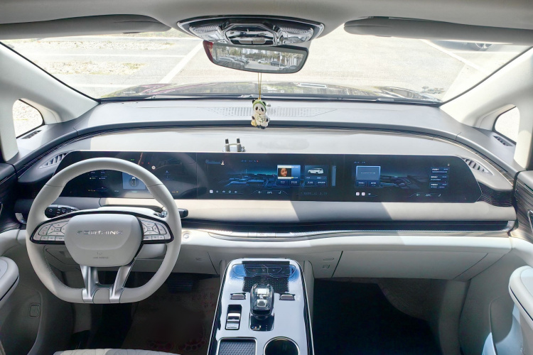 Forthing V9 2024 immagine di auto #14